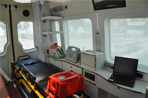 金寨县救护车内部